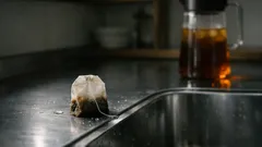 捨てる前に試したい 麦茶パックの再利用アイデア5選 シンク掃除や消臭に役立つ