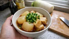 レンジで10分、味しみほっこり。大根と厚揚げの煮物が耐熱容器ひとつでできる