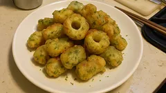 たこ焼き粉でサクサクに仕上がる、青のり香るちくわの磯辺揚げ(お弁当にも)