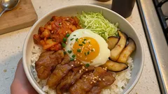 フライパンひとつで完成：キャベツたっぷり豚キムチ丼、味がブレにくい作り方