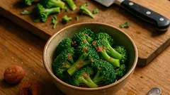 材料3つ・茹で1分半で完成：ブロッコリーの梅肉和え、さっぱりあと一品